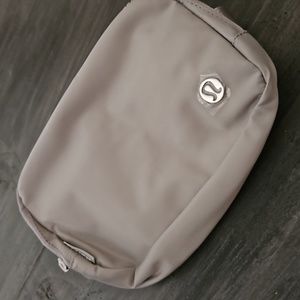 NWT Lululemon belt bag/silver/1 liter